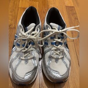 New Balance Black and Blue Athletic Shoes